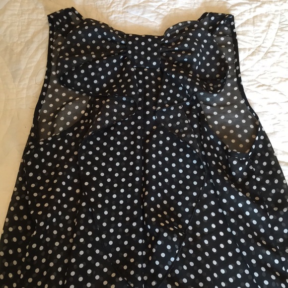 Sleeveless polka dot top with big bow - Picture 2 of 5
